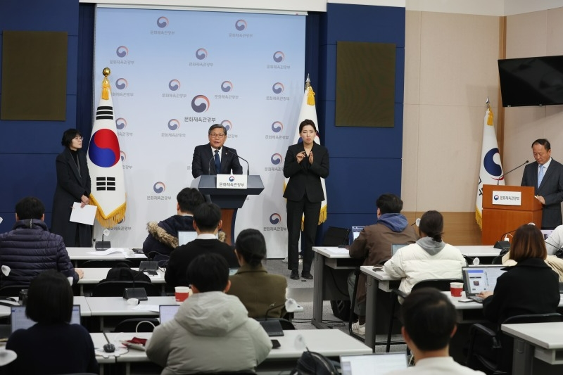 13일 서울 정부청사에서 진행된 '게임산업진흥에 관한 법률' 시행령 일부개정안 발표를 진행 중인 문화체육관광부 전병극 제1차관.