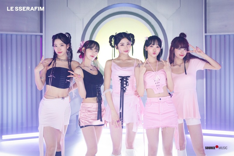 르세라핌, ‘Perfect Night’로 써클차트 주간 2개 부문 1위…K-팝 걸그룹 최초 기록 ‘도장 깨기’