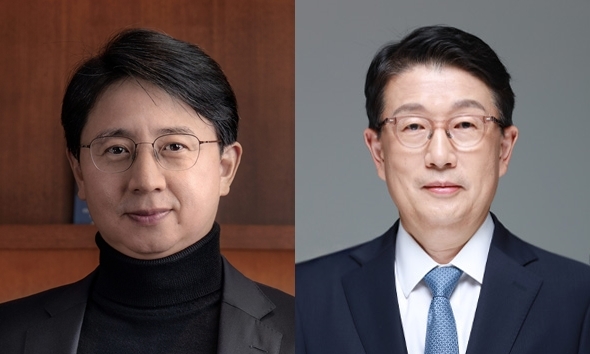 삼성글로벌리서치는 1일 대표이사 부사장 승진(내정) 1명과 위촉업무 변경 1명 등 2024년 사장단 인사를 발표했다고 밝혔다. 먼저 승진 인사는 삼성글로벌리서치 Tech&Future본부장 김원준 부사장을 대표이사 부사장으로 승진 발탁했고, 삼성증권 대표이사 장석훈 사장을 삼성글로벌리서치 삼성사회공헌업무총괄 사장으로 위촉업무를 변경했다. 사진은 (왼쪽부터) 김원준 대표이사 부사장과 장석훈 삼성사회공헌업무총괄 사장의 모습. (사진 = 삼성글로벌리서치 제공)