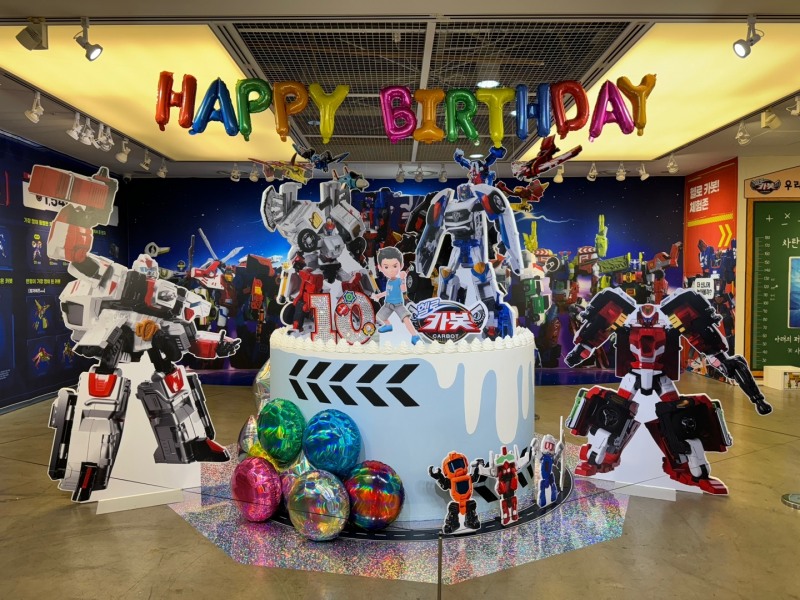 헬로카봇, AK플라자 수원서 10주년 기념 전시