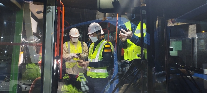 SKT는 과기정통부와 NIA가 주관한 버스공공와이파이 5G 전환 사업의 2,3차 사업을 맡아 전국 16여개 지자체의 시내버스 와이파이 장비 구축을 12월초 완료했다고 밝혔다.
