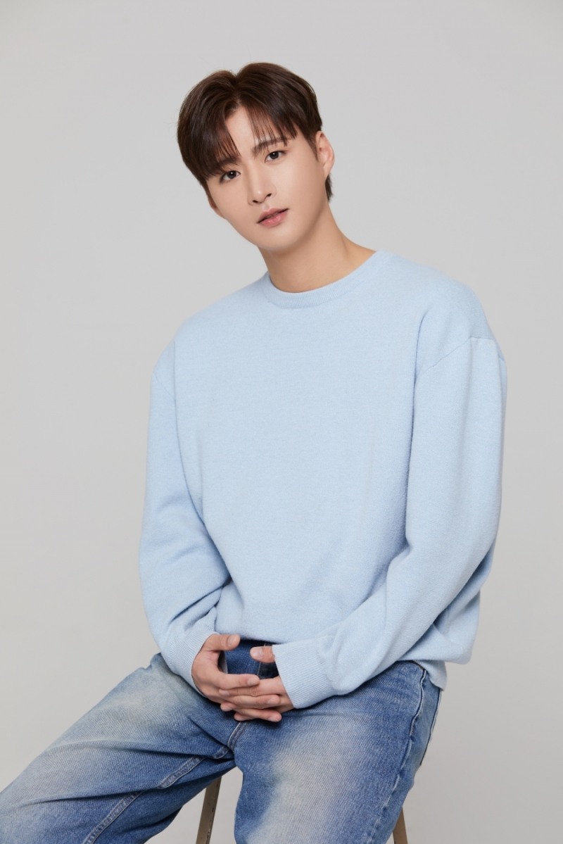 김현종, 220엔터테인먼트와 전속계약 체결→크나큰 새 멤버로 합류