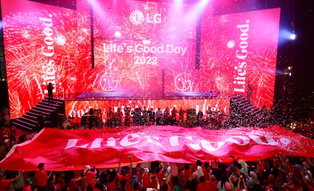 LG전자가 인도네시아 자카르타에서 인도네시아 내 5개 법인 임직원과 가족들을 초청해 Life's Good Day 캠페인을 진행했다. 인도네시아 법인의 33주년 기념 행사로 열린 캠페인에는 직원 및 가족 6,500여 명이 참석해 Life's Good 메시지를 공유하는 시간을 가졌다.