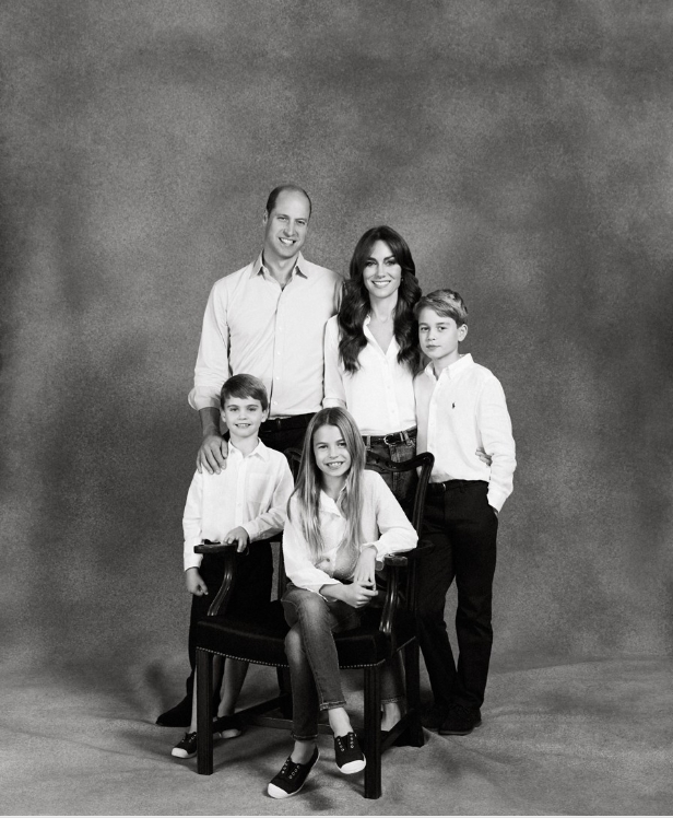영국 왕실 성탄절 카드에 실린 영국 찰스 3세 가족사진(Josh Shinner 촬영. 켄싱턴궁 제공)