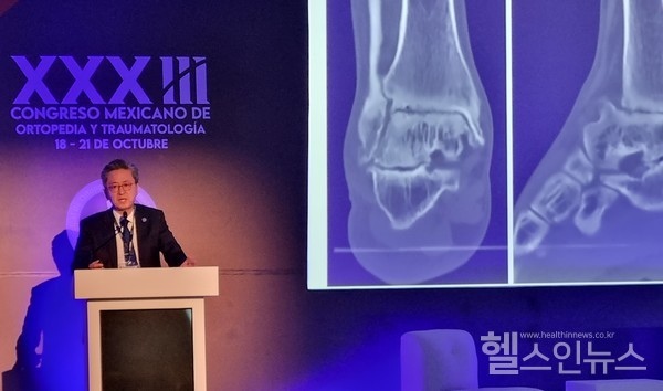 건국대정홍근교수가멕시코정형외과학회연례학술대히에서기조연자로강연하고있다.
