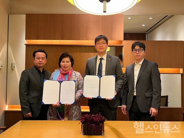 (왼쪽에서두번째)동남제약LeThiGiau(레티저우)회장,(왼쪽에서세번째)동성제약나원균실장(동성제약제공)