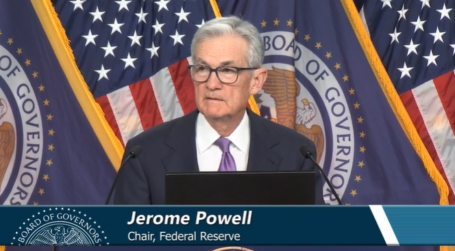 (상보) 美FOMC,기준금리 동결 속 내년 3회 인하 시사..파월 "인플레, 고점서 누그려저"