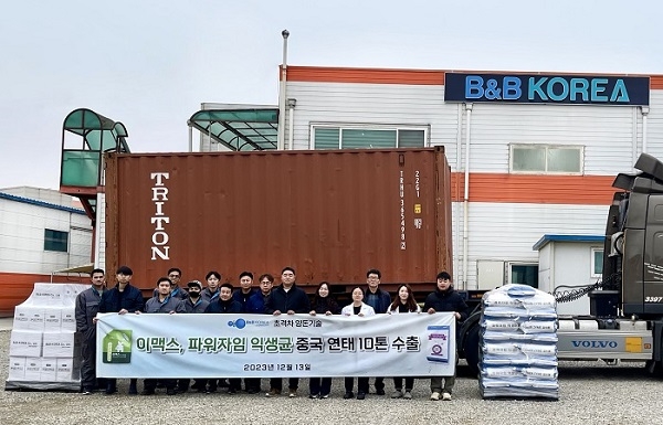 사진-글로벌 바이오 전문 기업 ‘비비코리아’의 총 10톤 규모의 액상 미네랄 ‘이맥스(E-MAX)’와 분말 사료첨가제 ‘파워자임 익생균’ 중국 연태 수출