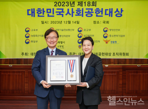 (왼쪽부터)최재형국회의원,길리어드사이언스코리아최재연대표(길리어드사이언스코리아)