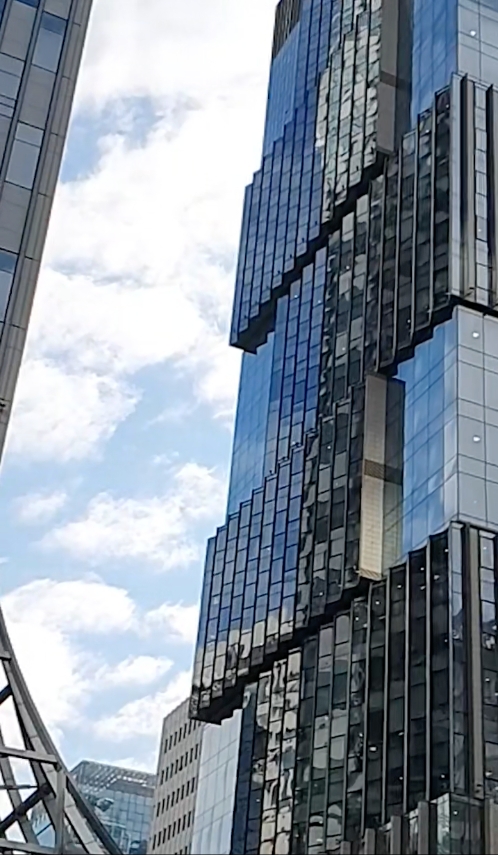 이지송, 김기환 'LAND MARK', 3채널 비디오, 컬러, 무한 재생, 2023