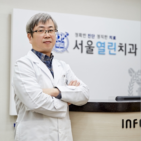 "틀니 단점 보완한 임플란트틀니, 치료 후 관리 방법은?"