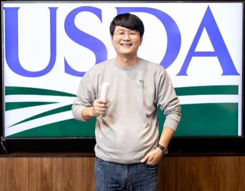 미국 농무부(USDA)와 계약 체결한 메텍 박찬목 대표(사진제공=메텍)