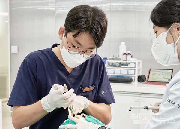 고르다치과의원잠실점강용욱원장