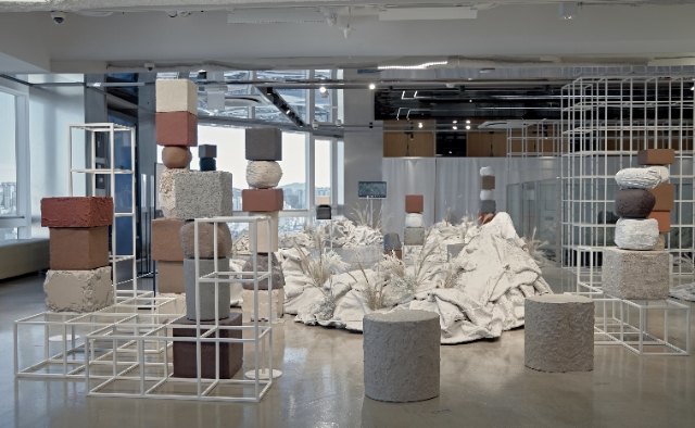 현대백화점면세점은 동대문점 13층에서 국내 지역 전통 공예를 소개하는 지역 상생 전시 '한 결'을 내년 1월 31일까지 진행한다. / 사진-현대백화점 제공