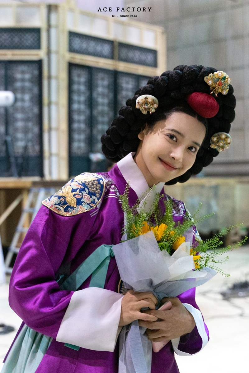 ‘혼례대첩’ 정신혜, ‘원녀→세자빈’ 천생연분 엔딩…“남은 연말 사랑스럽고 행복한 일상들로 가득 채워지길”