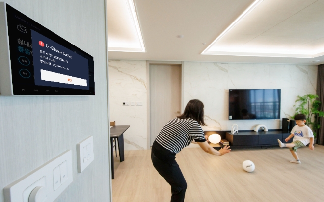 DL이앤씨가 개발한 ‘D-사일런스 서비스(D-Silence Service)’의 알람이 울리는 모습 / 사진=DL이앤씨 제공