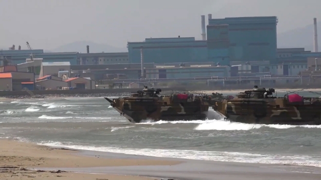 현대모비스의 멀미저감 기술이 적용된 해병대 상륙돌격장갑차. / 사진=현대모비스 제공