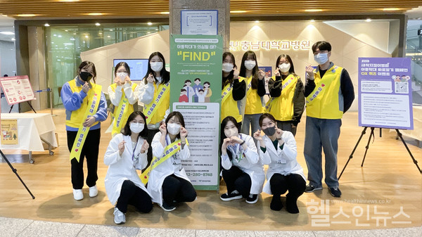 충남대학교병원본관1층로비에서열린‘2023년새싹지킴이병원아동학대바로알기’캠페인현장