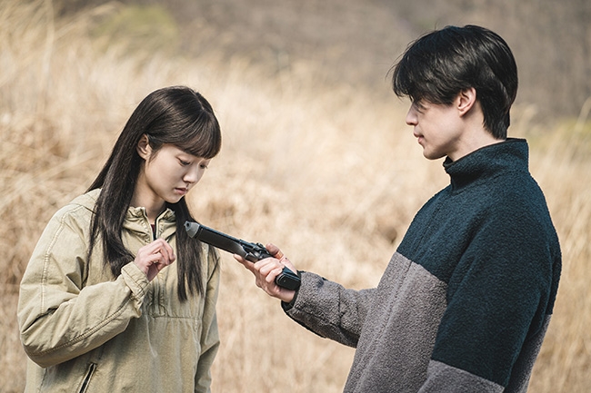 “처절하고 사력을 다했다” ‘킬러들의 쇼핑몰’ 김혜준의 살벌한 변신…폭발하는 액션까지 제대로 소화