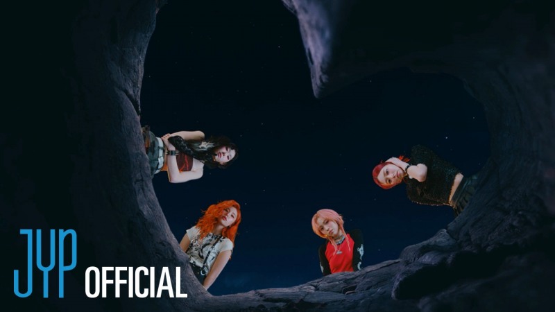 ITZY, 수록곡 'Mr. Vampire' 뮤직비디오 공개…‘K팝 대표 퍼포머’다운 NEW 퍼포먼스