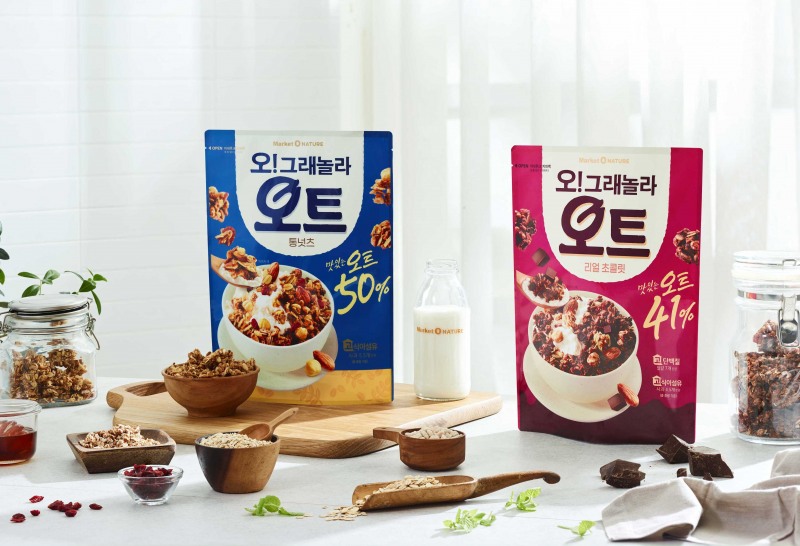 오리온 ‘마켓오네이처 오!그래놀라 오트’ 2종 제품 이미지(사진=오리온 제공)