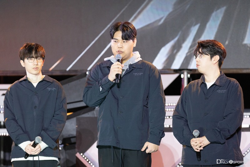 T1 '이주' 함우주(가운데)