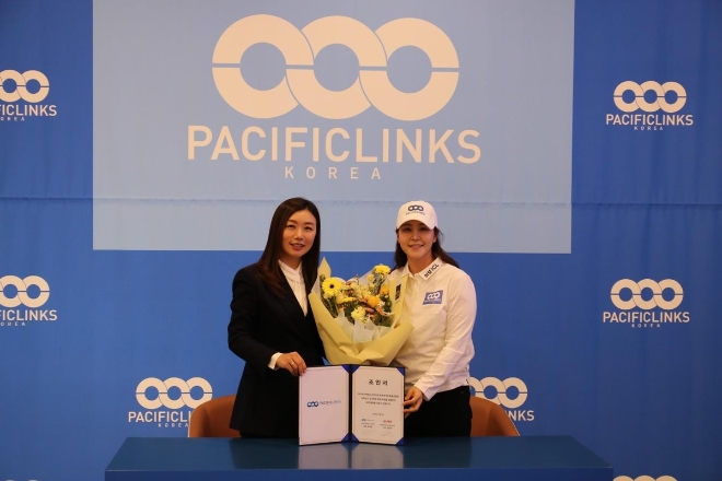 사진=김지현(오른쪽)과 장옥영 PLK 대표 / 출처=연합뉴스