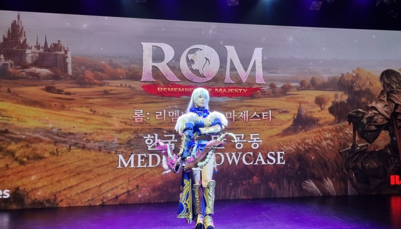 레드랩게임즈 '롬' 미디어 쇼케이스 현장. 유명 코스프레팀 '스파이럴캣츠' 타샤의 '롬' 레인저 코스프레.