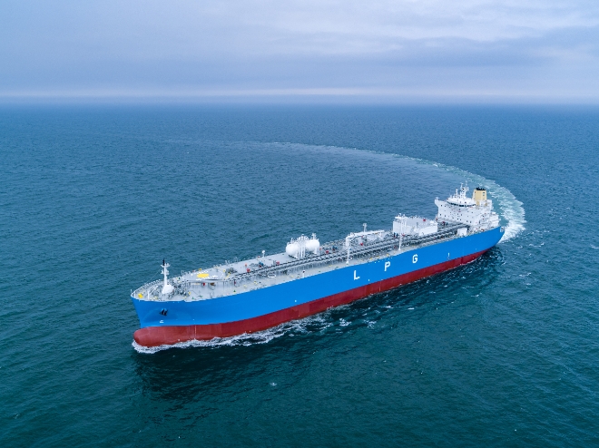HD현대중공업이 지난해 건조해 인도한 초대형 LPG운반선(VLGC)의 시운전 모습 / 사진=HD한국조선해양 제공