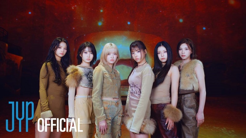 NMIXX, 수록곡 ‘Run For Roses’ 퍼포먼스 비디오 공개…붉은 장미만큼 강렬한 에너지