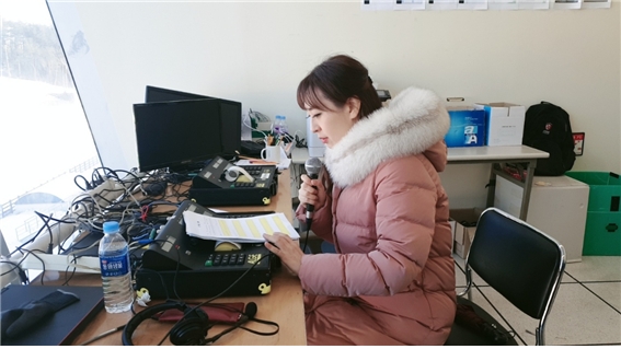 ▲2023 FEC컵 크로스컨트리 스키 국제대회 방송 진행 모습. (사진제공=남하린 아나운서)