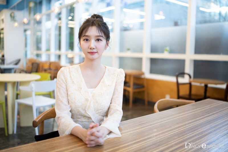 LCK 안방마님 윤수빈 아나의 새로운 도전...'eK 리그 진행 맡아요'