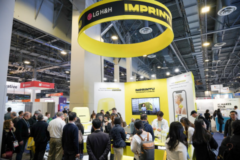 LG생활건강이 CES 2024서 미니 타투 프린터 ‘임프린투’ 선봬(LG생활건강 제공)