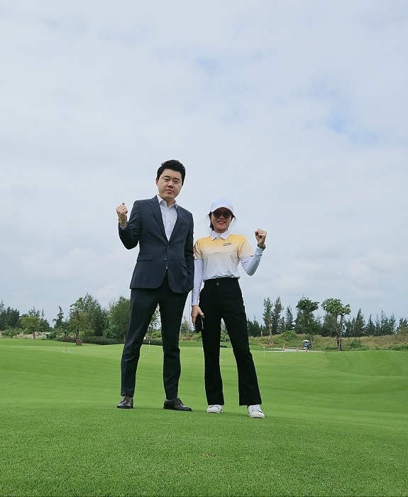 사진=(왼쪽부터) ㈜JW컴퍼니 황주원 대표, 다낭 빈펄 CC 관계자 (제공=JW컴퍼니)