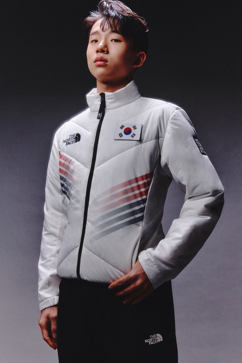 ‘팀코리아 공식 시상용 단복’을 착용한 대한민국 프리스타일 스키 국가대표 이윤승 선수 (사진=노스페이스 제공)