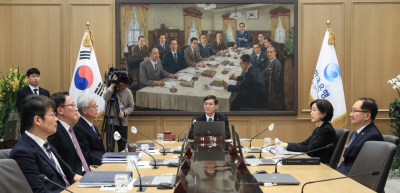 사진: 2024년 1월 금통위 회의 모습