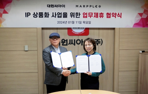 대원씨아이 황민호 대표이사 사장(왼쪽), 마플샵 박혜윤 대표