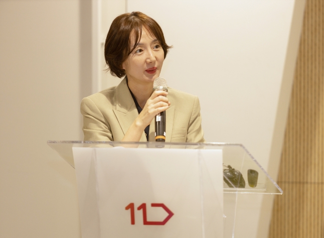 11번가 안정은 사장이 11일 11번가 본사에서 열린 새해 첫 전사 구성원 대상 타운홀미팅에서 새해 경영 전략에 대해 설명하고 있다.