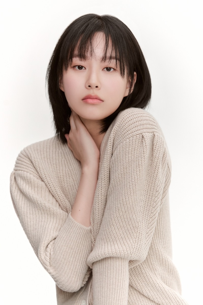 ‘우아한 존재감’ 박유나 새 프로필 공개…‘시크+고혹+청초’ 다채로운 매력