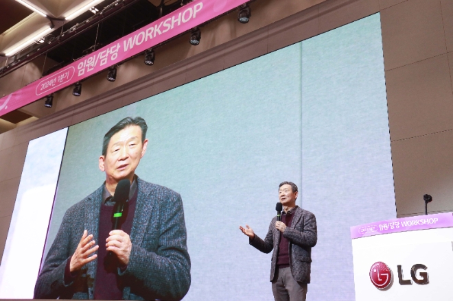 LG유플러스 황현식 사장이 워크숍 현장에서 발언하고 있는 모습. / 사진=LG유플러스 제공