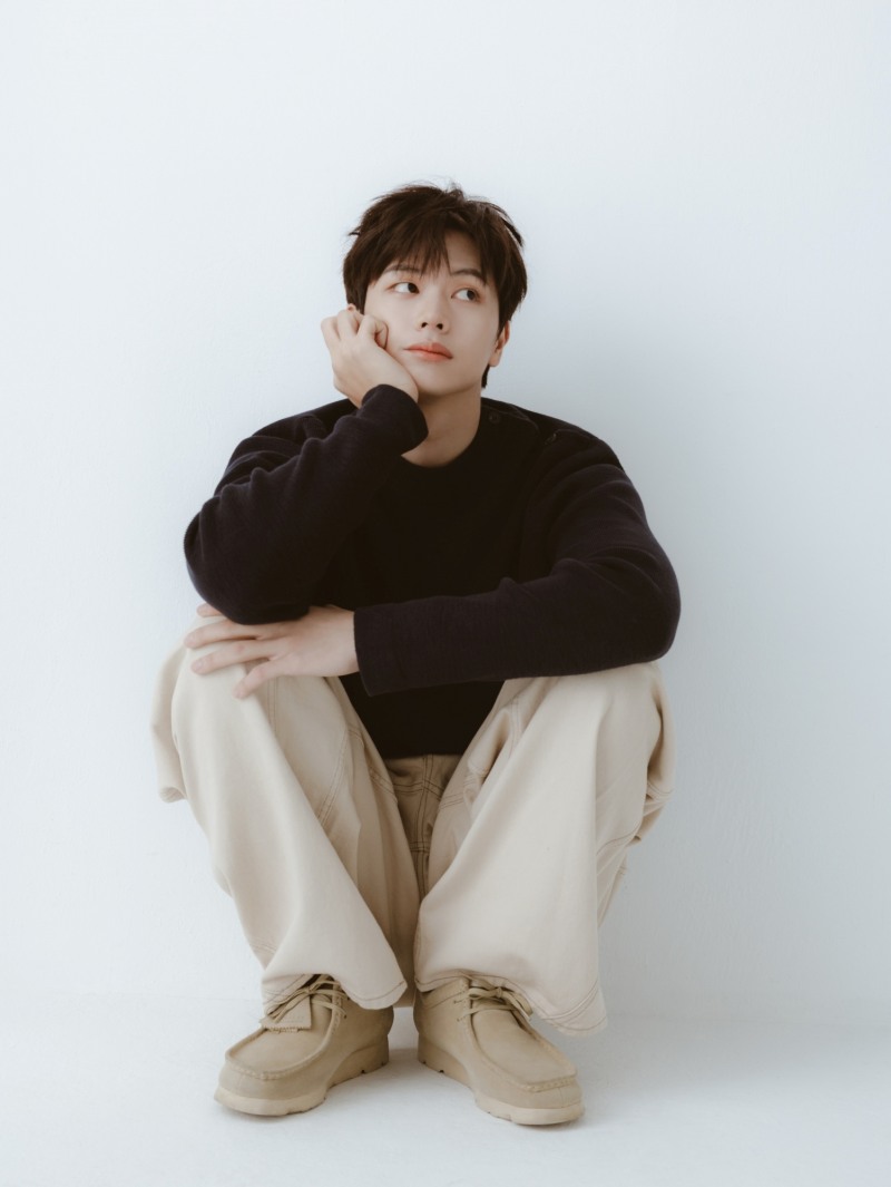 육성재, ‘청량+훈훈+시크’ 3色 프로필 공개…2024년 행보 기대감 ↑