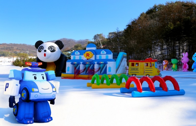 오크밸리 로보카폴리 눈놀이 동산…슈퍼 히어로와 함께 즐기는 스노우 액티비티 세상