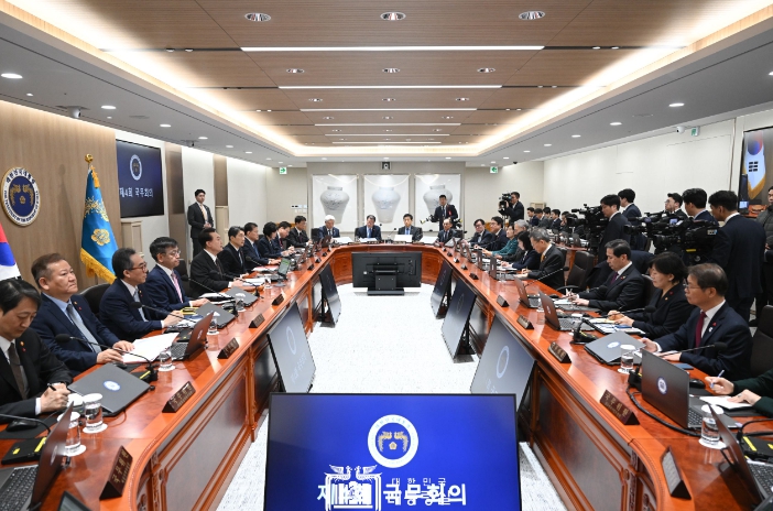 1월 16일 윤석열 대통령은 2024년도 제4회 국무회의를 주재했다.