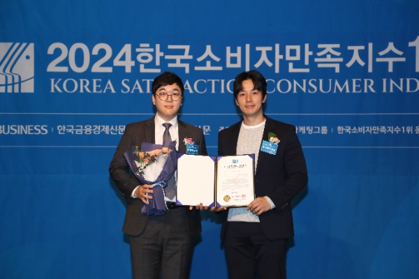 허경환 허닭 대표(오른쪽)와 권오준 허닭 부사장 겸 허닭프렌즈 대표