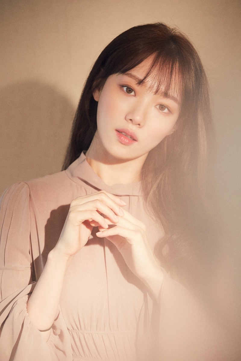 이성경, 독거 어르신 위해 기부…"어르신들께서 외롭고 쓸쓸하지 않기를"