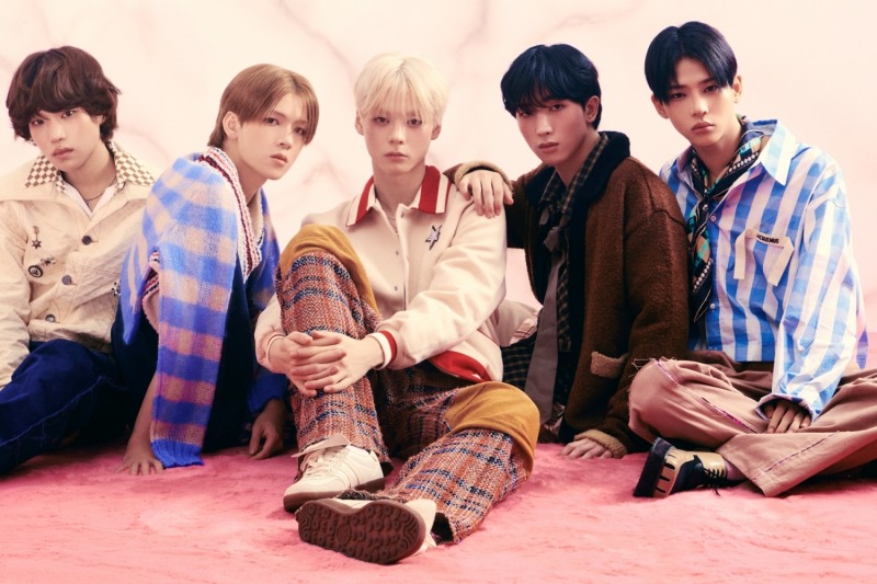 파우(POW), 새 싱글 ‘Valentine’ 비주얼 첫 공개…‘5인 5색 감성’
