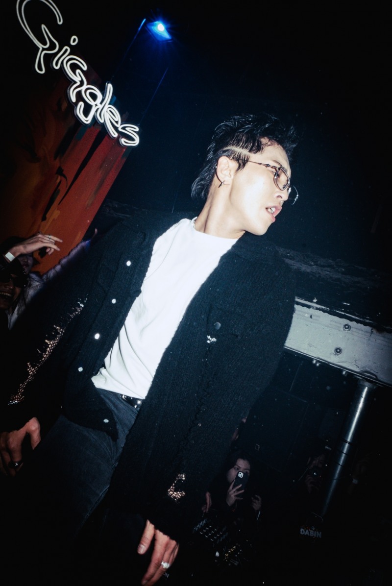 홍다빈, 정규 1집 발매 기념 리스닝 파티 성황…빈지노X아이키X모니카 총출동