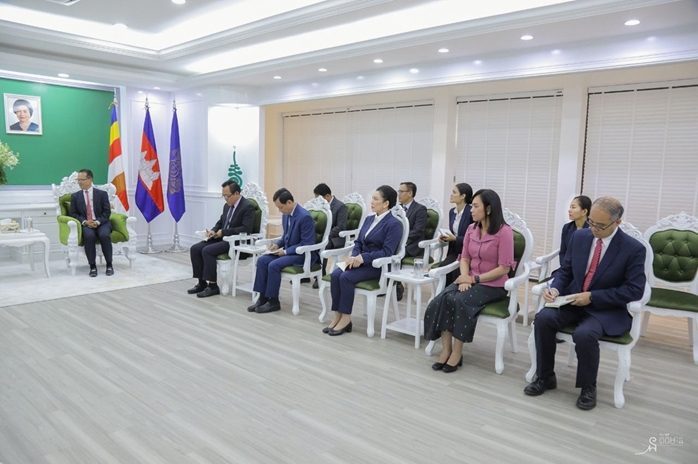 캄보디아 환경부 이응 소펄라엣 장관, 환경부 차관들