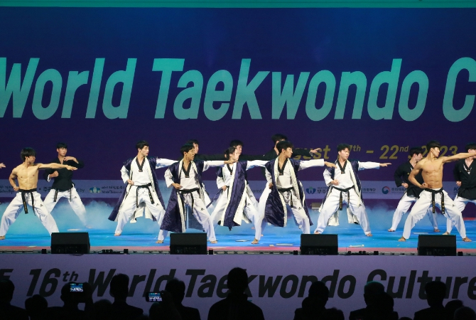 사진=2023년 제16회 태권도문화엑스포 개회식(KTA 국가대표 시범단 축하공연)