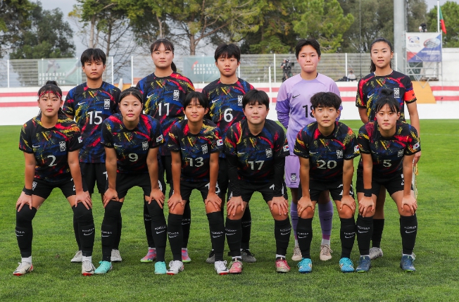 사진=포르투갈 U-17 대표팀과의 경기에 선발로 나선 여자 U-17 대표팀의 모습.